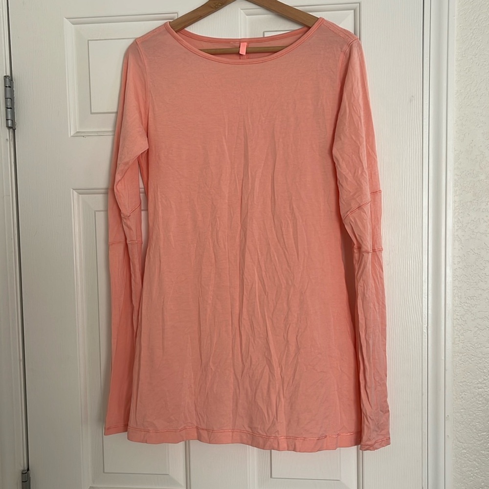 Lululemon coral top